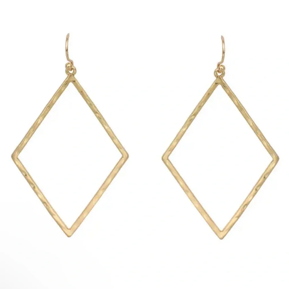 Gold tone 2” diamond shaped metal hammered dangle drop earrings geometric NEW - Picture 3 of 3